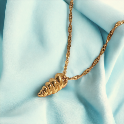 Paola: Beach Conch 18k Gold Plated Stainless Steel Necklace