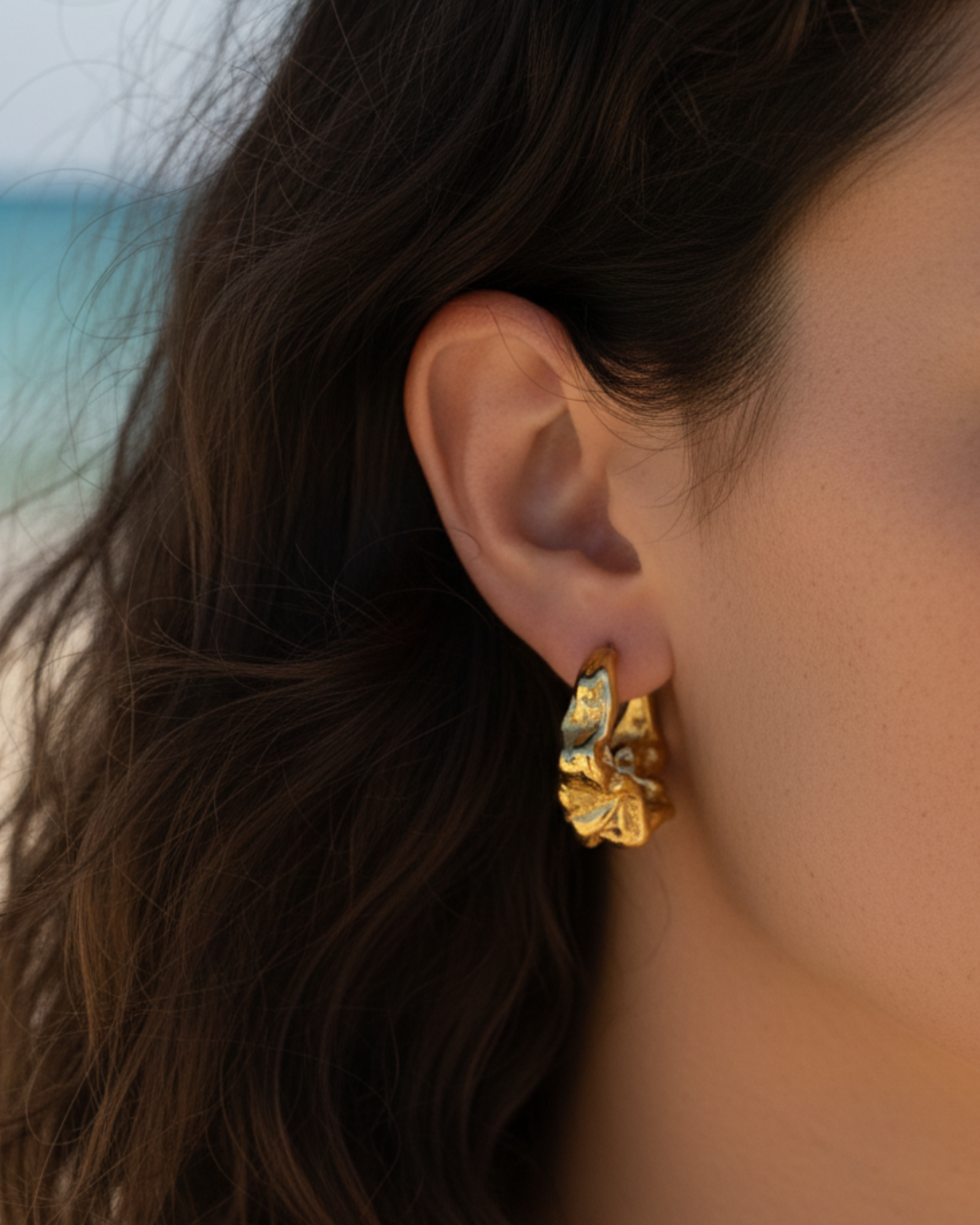 GabbyEarringsChunkyAbstractHoops18KPVDGoldStainlessSteel_2_azzaik.com