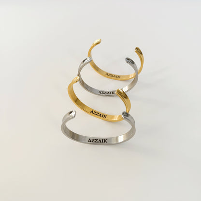 Brazalete con soporte para el pelo con la firma Azzaik 