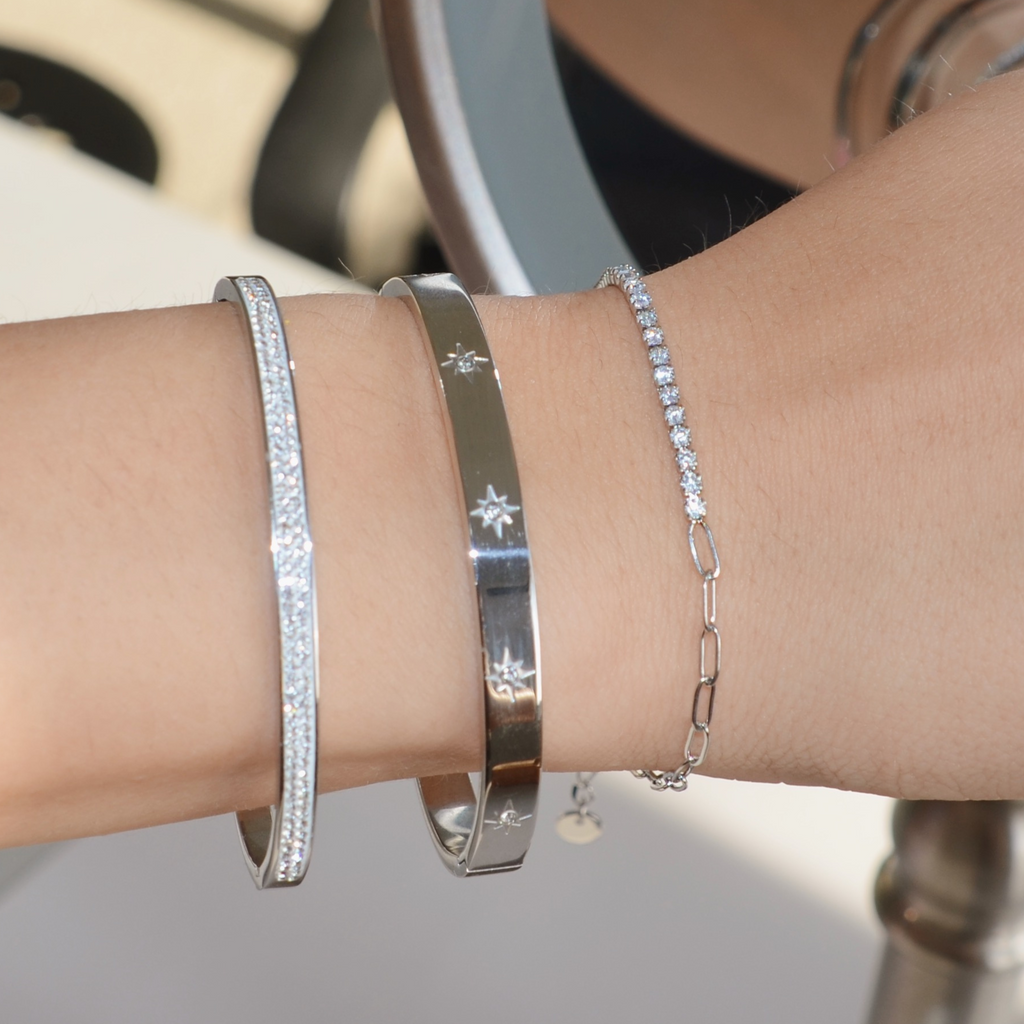 Avril Bangle