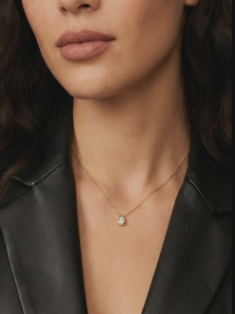 Collar con piedra natal de Lexi